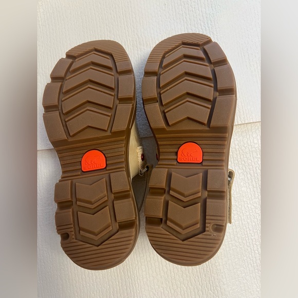 Free People Sorel Roam'N Rubber Clogs
Size 9.5 - Picture 12 of 13